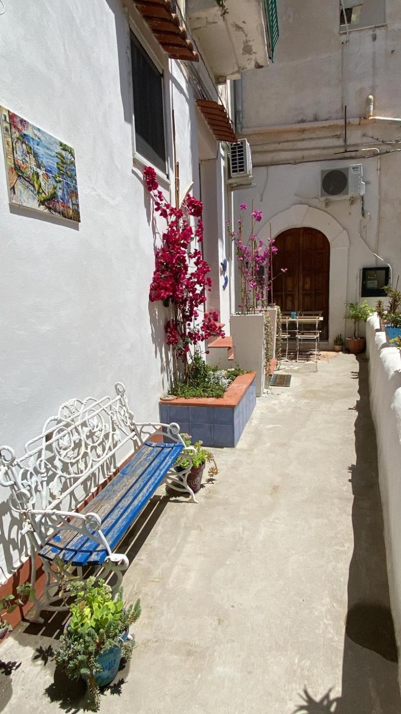 Casa Vacanza Le Tre Sorelle В'єтрі Екстер'єр фото