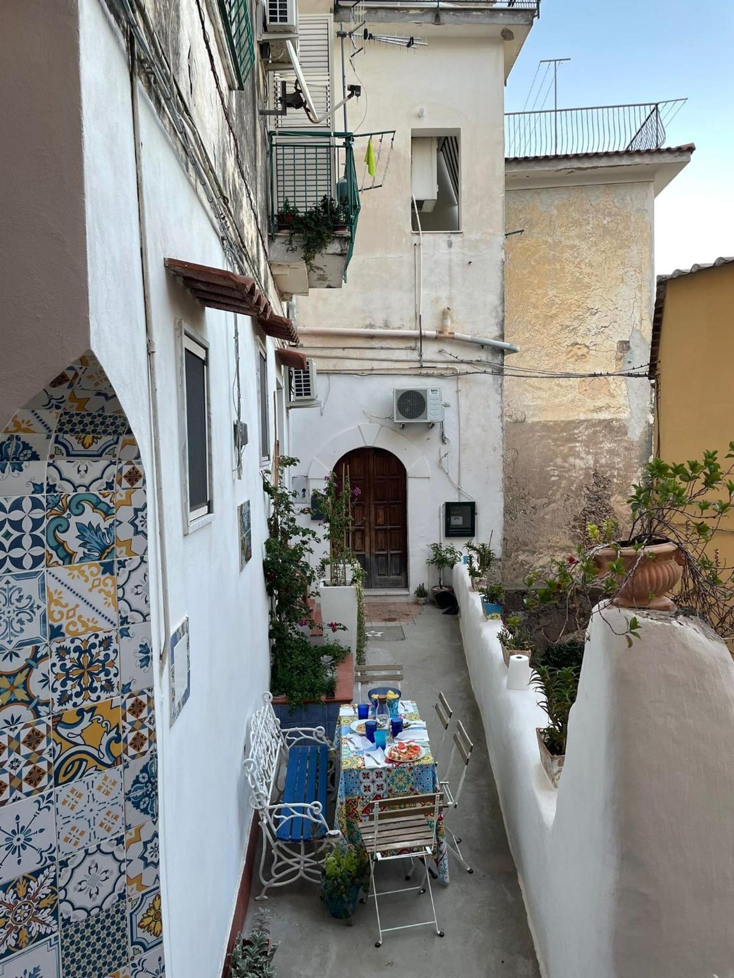 Casa Vacanza Le Tre Sorelle В'єтрі Екстер'єр фото